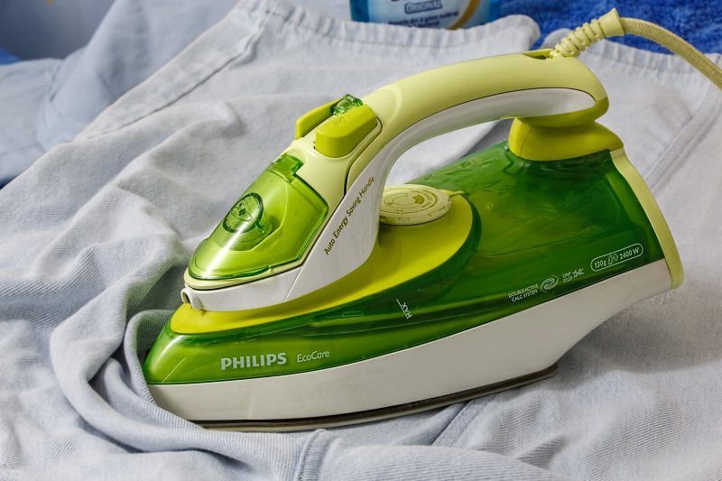 pressing-ST RAPHAEL-min_ironing-403074